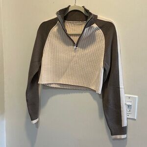 RIPPED, CROPPED TOP W/ ZIPPER COLLAR